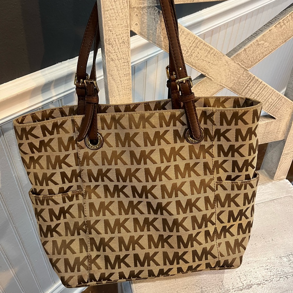 Michael Kors Purse. Large.